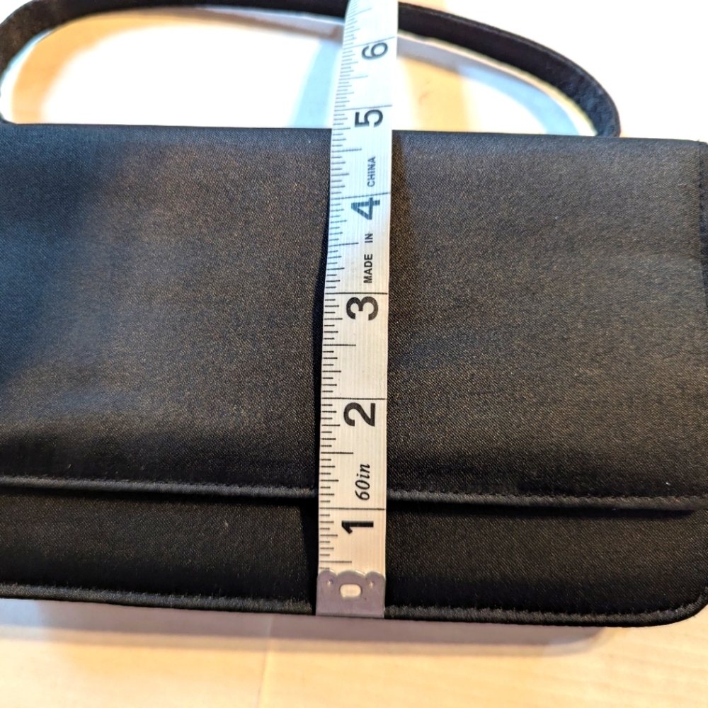 La Regale Black Clutch Purse With Shoulder Strap - Picture 10 of 11